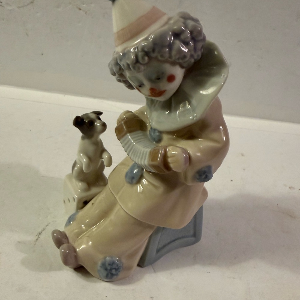 Lladro Clown with Accordion and Dog 5279 Porcelain
Figurine 3087B